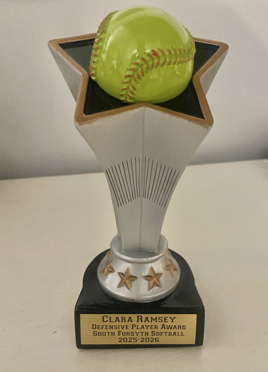 ClaraRamsey2028's tweet photo. 🥎 school season > All Region Academic + my awesome teammates voted me Defensive Player of Year #GoSouth #Clara2028 https://t.co/0Zsw0BUiBk