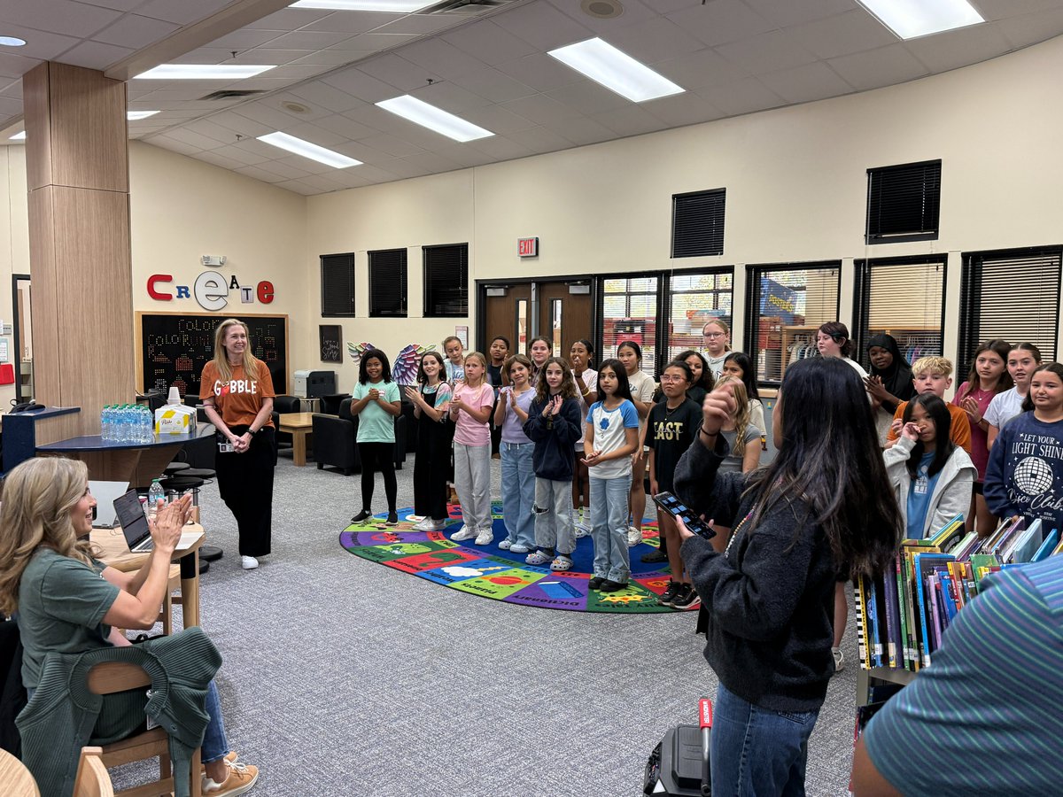 Plano_Schools's tweet photo. What a memorable #PISDMissionMonday stop at Miller Elementary! Cabinet connected with students and staff, seeing engaged learning.
The visit also had moving performances from the 2nd and 5th grade Choirs, sharing songs from their heartfelt Veterans Day program.πΊπΈ
#TeamPlanoISD https://t.co/WsNoY2NyBc
