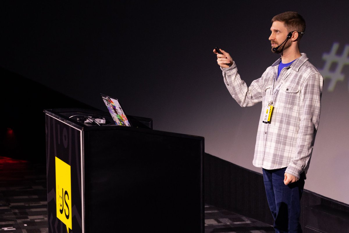 thejsnation's tweet photo. .@SilentRhetoric on the #JSNationUS stage 💛 https://t.co/ytn5etgSrg