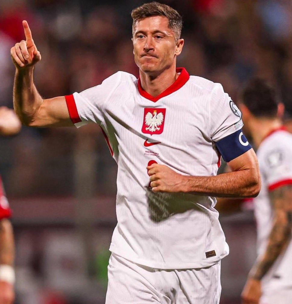 ليفاندوفسكي آخر 3 مباريات :

سجل + صنع أمام مالطا
صنع هدف أمام هولندا
سجل هاتريك أمام سيلتا فيغو

رغم الغياب بسبب الإصابات إلا أنه عاد إلى مستوياته في الوقت المناسب ، برشلونة يحتاجه كثيرًا في الفتره القادمه 🔥👌🏻