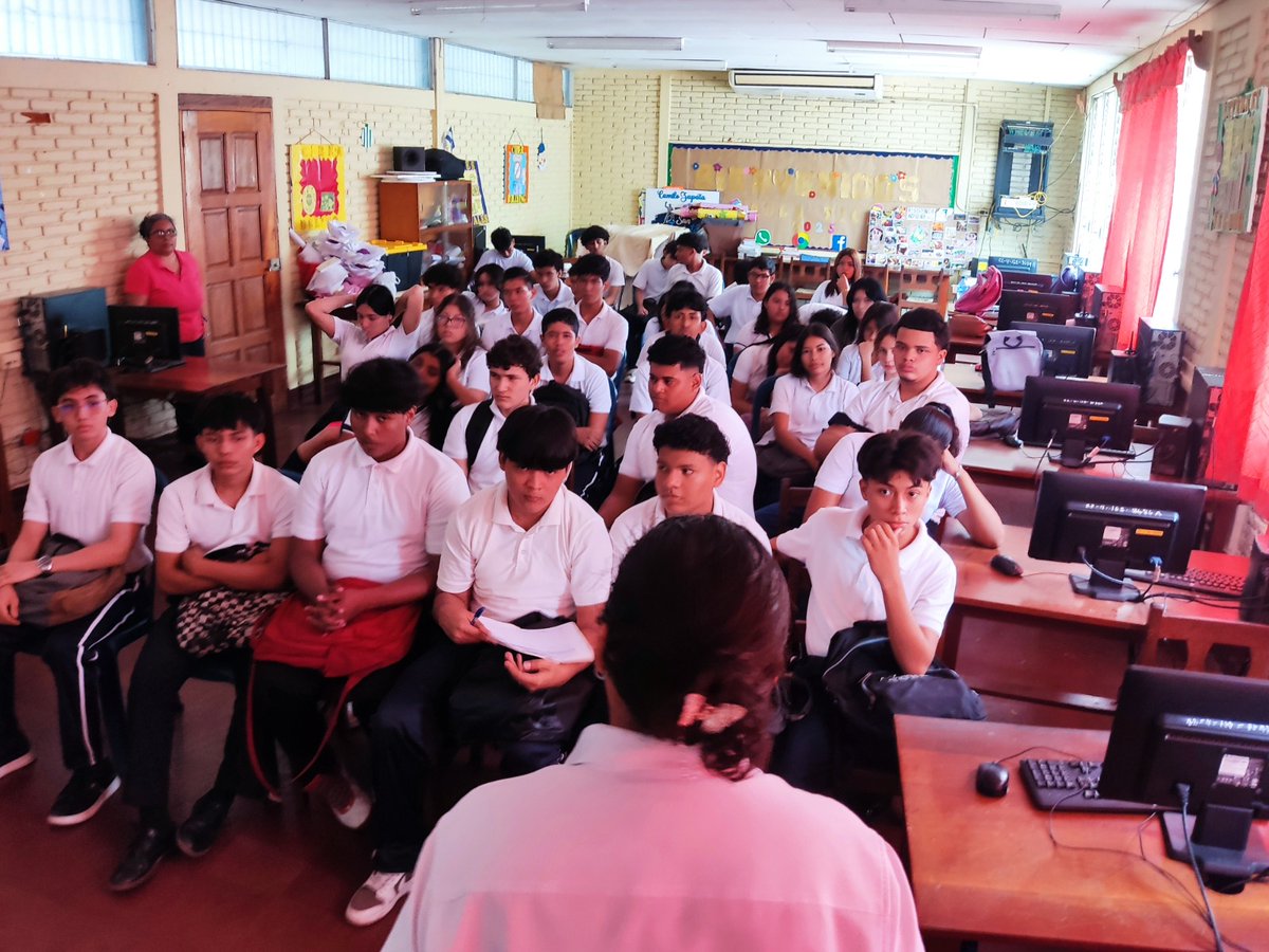 ucn_central's tweet image. UCN &amp;amp; MINJUVE: &quot;Juventud Verde&quot; ♻️

UCN y MINJUVE realizaron el taller &quot;Juventud Verde: Guardianes del Planeta&quot;. El objetivo es promover la conciencia ambiental y el reciclaje en la juventud, fortaleciendo su rol como agentes de cambio. Esto impulsa la sostenibilidad y se alinea…