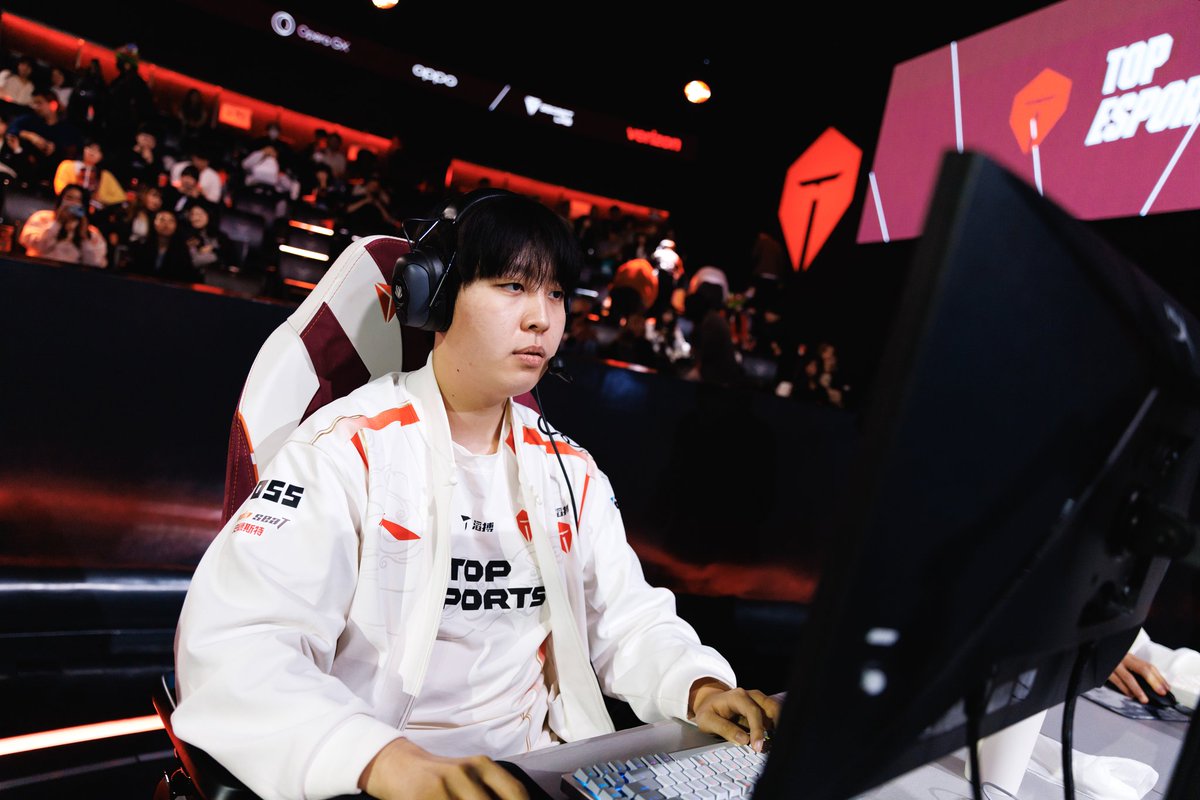 LEC_Mew's tweet photo. [SOURCES] Kanavi is very close to joining HLE, with talks now in the final stages.
HLE has also been considering Sponge as an additional jungle option, but Kanavi remains the priority target. https://t.co/XwpUCjCCIb