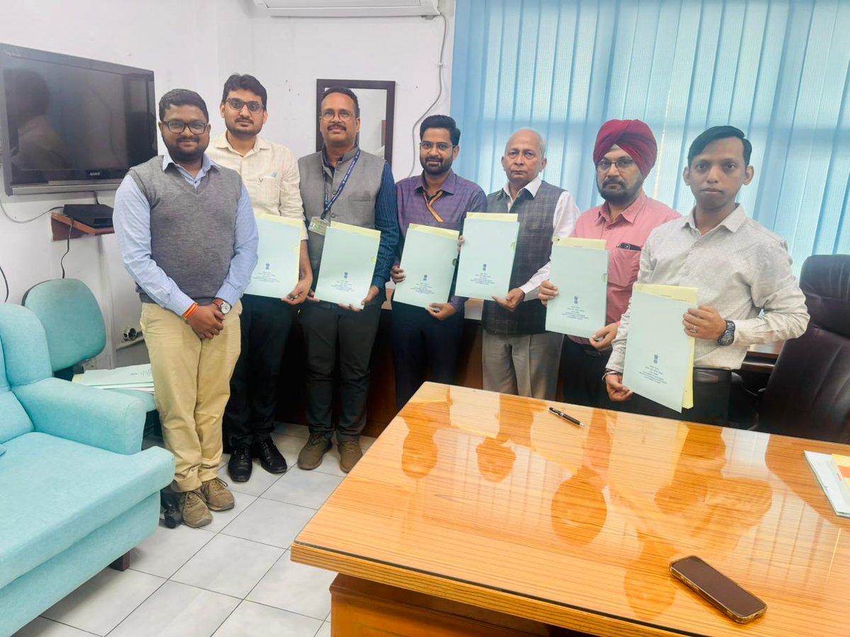 IFFCO_Coop's tweet photo. We're delighted to announce that IFFCO has been chosen to be a part of an agreement with the Department of Fertilizer and ICAR, along with five other fertiliser companies - NFL, RCF, FACT & MFL, for the Network Project on ‘Evaluation of Nano Urea on crop productivity and nitrogen use efficiency in diverse Agro-Ecological zones of India.'

This project will further help us transform agriculture in India and empower farmers with technology-backed solutions through continuous research. 

#IFFCO #ICAR #DepartmentofFertilizer 

@fertmin_india @AgriGoI @icarindia @JPNadda