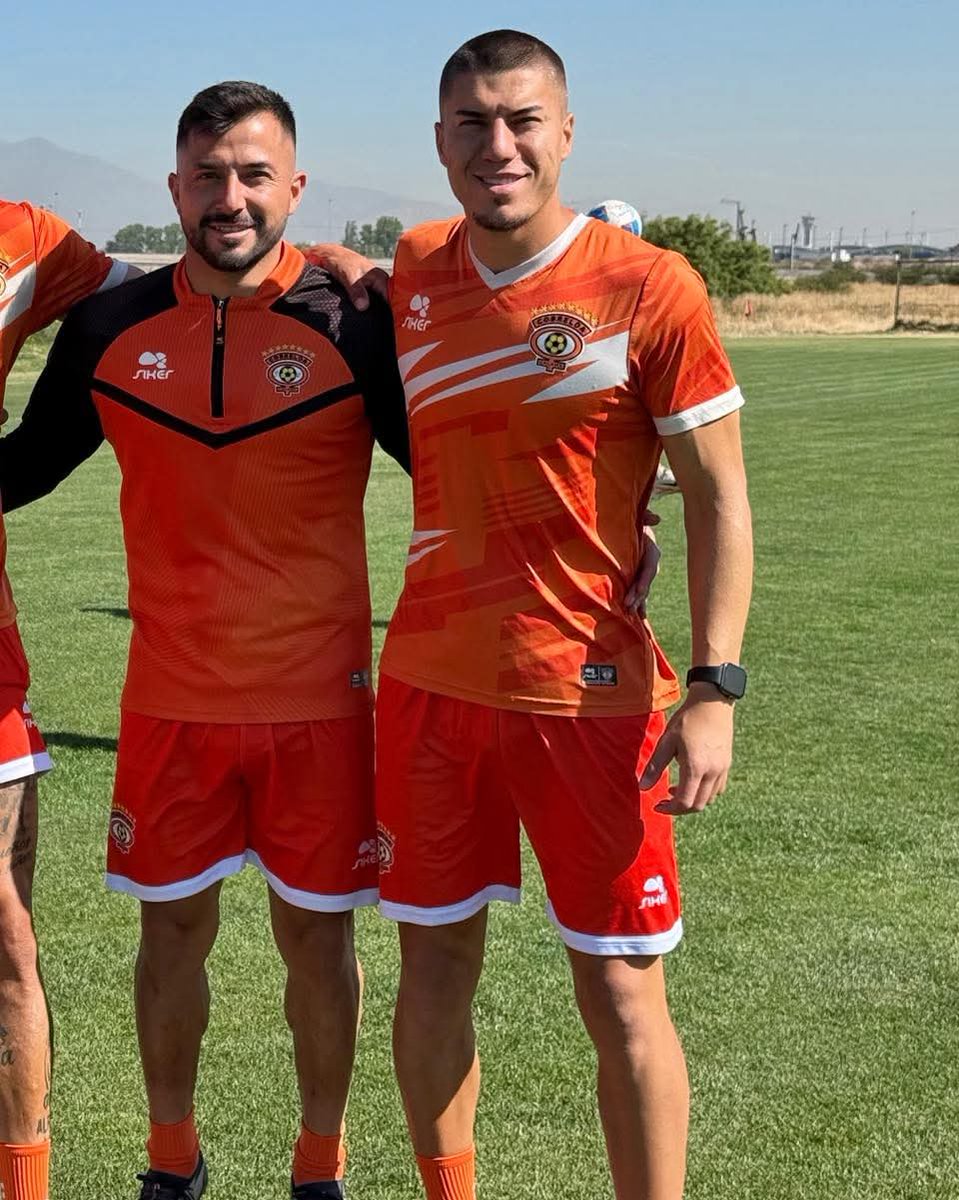 radiosolycobre's tweet photo. #Cobreloa🦊 #informa📣

Preparándonos para mañana! 👊🏻

El zorro ya está en la zona central y hoy, realizó un nuevo entrenamiento con miras al inicio de la liguilla ⚽️

𝗗𝗲𝗷𝗮 𝘁𝘂𝘀 𝗯𝘂𝗲𝗻𝗮𝘀 𝘃𝗶𝗯𝗿𝗮𝘀 𝗮𝗹 𝗽𝗹𝗮𝗻𝘁𝗲𝗹 𝗲𝗻 𝗹𝗼𝘀 𝗰𝗼𝗺𝗲𝗻𝘁𝗮𝗿𝗶𝗼𝘀 👇🏻⌨️ https://t.co/Ai1EakhdPo