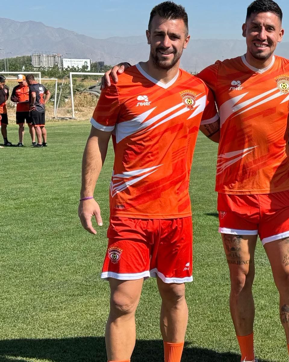 radiosolycobre's tweet photo. #Cobreloa🦊 #informa📣

Preparándonos para mañana! 👊🏻

El zorro ya está en la zona central y hoy, realizó un nuevo entrenamiento con miras al inicio de la liguilla ⚽️

𝗗𝗲𝗷𝗮 𝘁𝘂𝘀 𝗯𝘂𝗲𝗻𝗮𝘀 𝘃𝗶𝗯𝗿𝗮𝘀 𝗮𝗹 𝗽𝗹𝗮𝗻𝘁𝗲𝗹 𝗲𝗻 𝗹𝗼𝘀 𝗰𝗼𝗺𝗲𝗻𝘁𝗮𝗿𝗶𝗼𝘀 👇🏻⌨️ https://t.co/Ai1EakhdPo