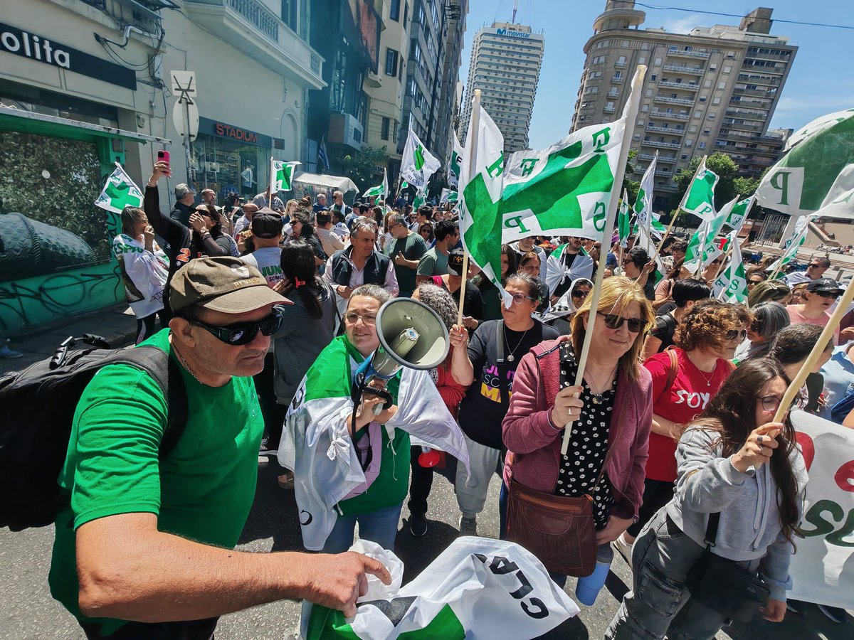tvflorida's tweet photo. #ahora| En el marco de la movilización y el paro de 24 horas por mejoras salariales, en #Rompecabezas escuchamos la palabra de Patricia Souza, referente de la FFSP.

Ya x TVF - https://t.co/Stkvk5aK2R https://t.co/onUJyJK9C7