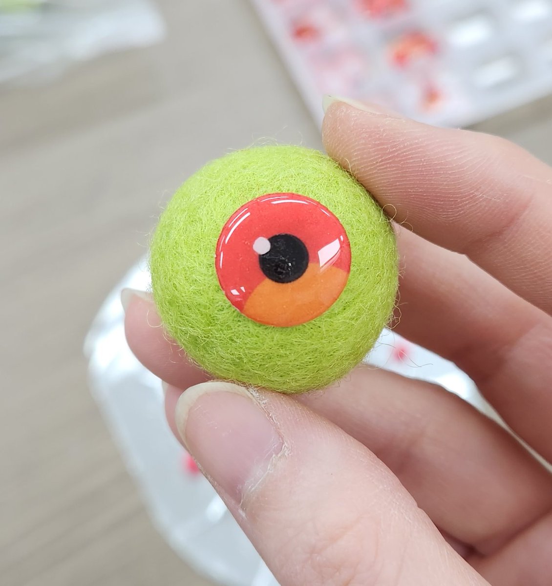 펠트공으로 바꿈
예쁨
비쌈....(펠트공만 하나에 800원