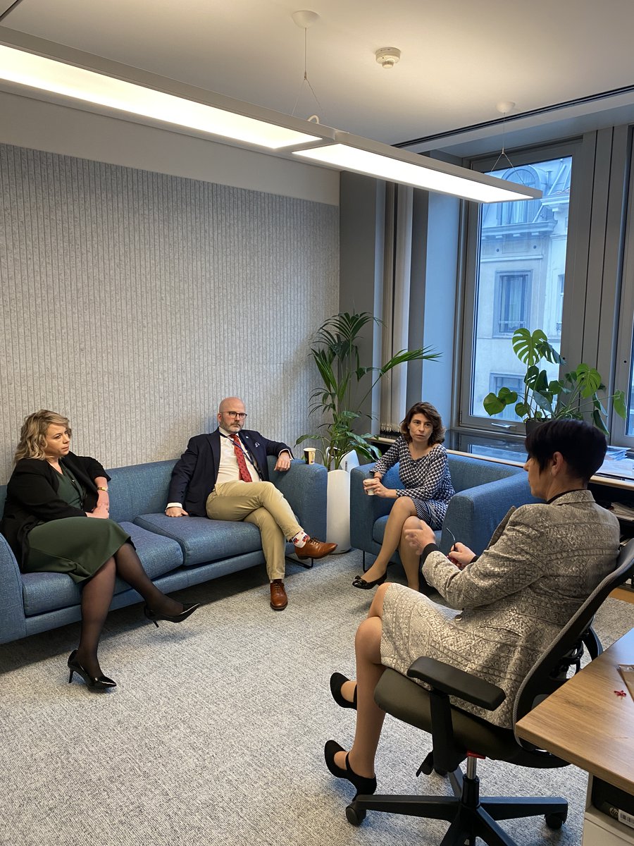 AndersonAfDMdEP's tweet image. 🇬🇧🇺🇸🇨🇦 Lawsuit against #vonderLeyen: We&apos;re still on it for you!
Today, I met with my co-plaintiffs @MariekeEhlers and Charlie @weimers and our lawyer to discuss how to proceed.
🇩🇪🇦🇹🇨🇭 Klage gegen von der Leyen: Wir bleiben weiter für Sie dran!
Heute habe ich mit meinen…