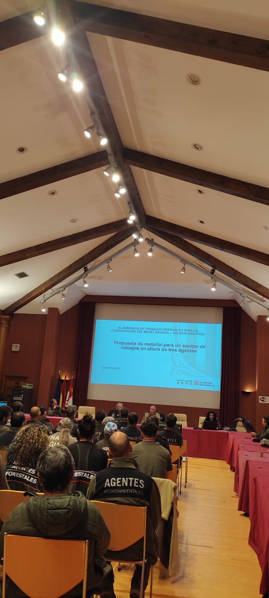 apamcyl's tweet photo. Se celebran en #Segovia las
XI Jornadas Nacionales de Trabajos Verticales para la Conservación del Medio Natural.
#AAMM de todo el Estado🇪🇸
Compartiendo experiencias y formación.
Mejorar las intervenciones y la seguridad. Unos equipos #GRIA que @naturalezacyl mantiene voluntarios https://t.co/1WlnLpzVDY