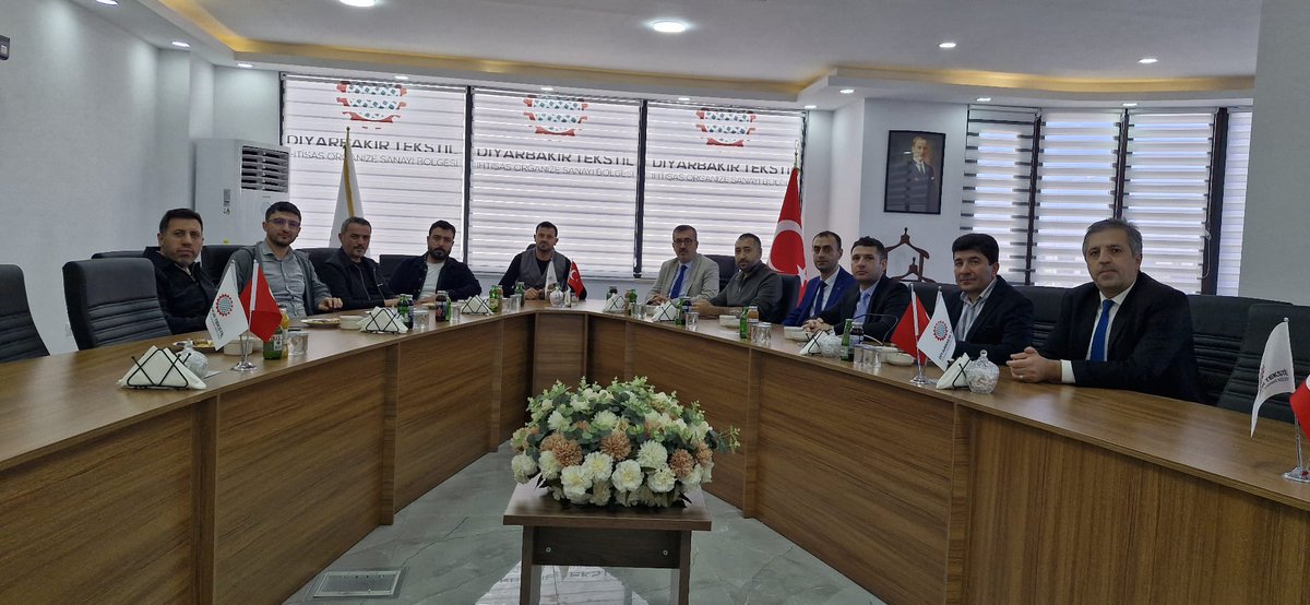 Sanayi ve Teknoloji İl Müdürü Zafer AYDIN ile TSE İl Müdürü Serkan ÇELİK, Organize Sanayi Bölgesi Yönetim Kurulu Başkanımız Sezai AYAS ve Yönetim Kurulu Üyelerimize hayırlı olsun ziyaretinde bulundular. Nazik ziyaretlerinden ötürü kendilerine teşekkür ederiz.
<a href="/DiyarbakirSTM/">Diyarbakır Sanayi ve Teknoloji İl Müdürlüğü</a>