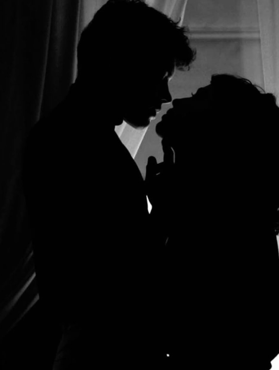 hadjaisreading's tweet image. cr: hot for slayer by Ali Hazelwood