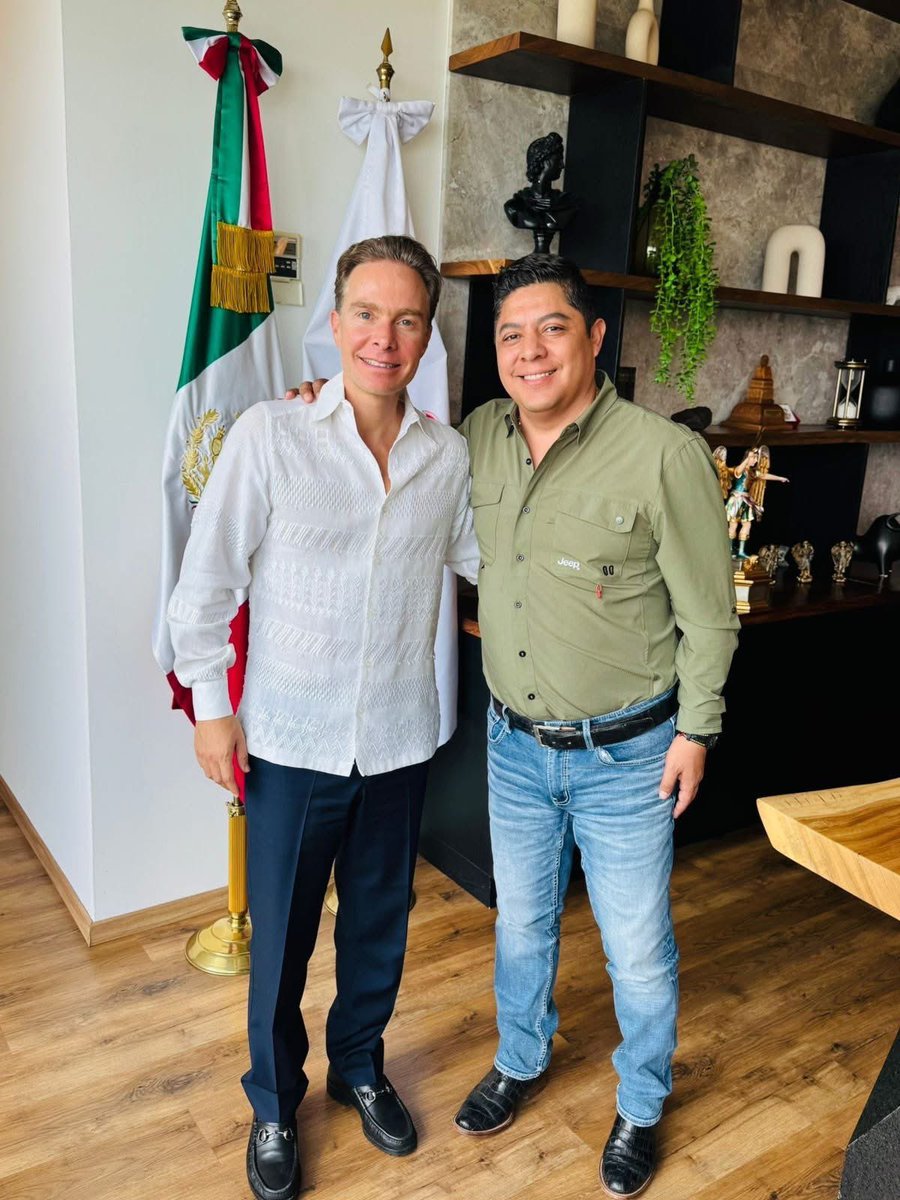 Felicito con mucho afecto en su cumpleaños a mi amigo el Gobernador de #SanLuisPotosí, Ricardo Gallardo <a href="/RGC_Mx/">Ricardo Gallardo Cardona 🇲🇽</a> quien está acreditando su trabajo con resultados a favor de todos los potosinos. Que la vida le siga regalando mucha salud y éxitos. ¡Un Fuerte Abrazo!