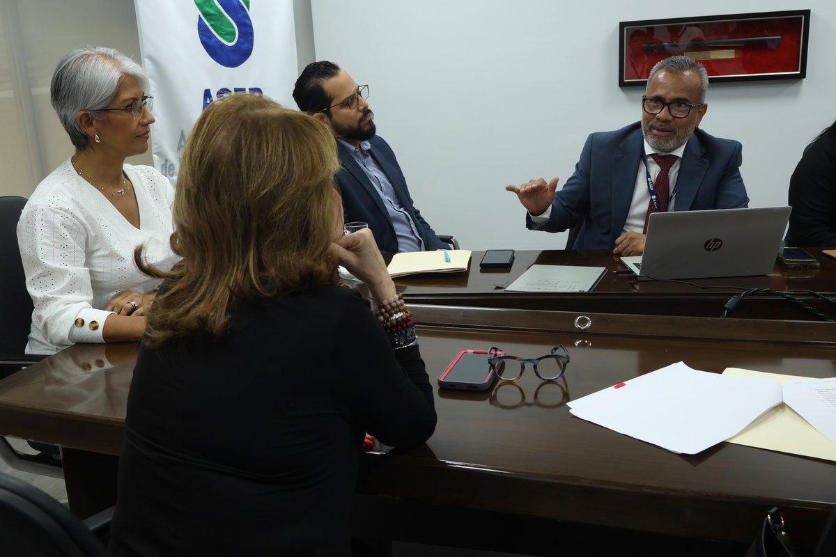 La Administradora General, Zelmar Rodríguez Crespo, sostuvo una reunión con la diputada Paulette Thomas para impulsar avances en Alerta Amber y en el proyecto de ley que busca proteger a las personas electrodependientes.
Para más información, accede a: asep.gob.pa/diputada-visit…