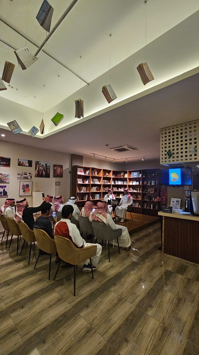 مقتطفات من أمسية اليوم 
<a href="/i8i3l/">محمد بن فضاء</a> 
<a href="/talal_fahad6/">طلال بن فهد</a> 
<a href="/LPTC_MOC/">هيئة الأدب والنشر والترجمة</a> 
<a href="/GoldenLitCafe/">مقهى الأدب الذهبي</a> 
#الشريك_الأدبي