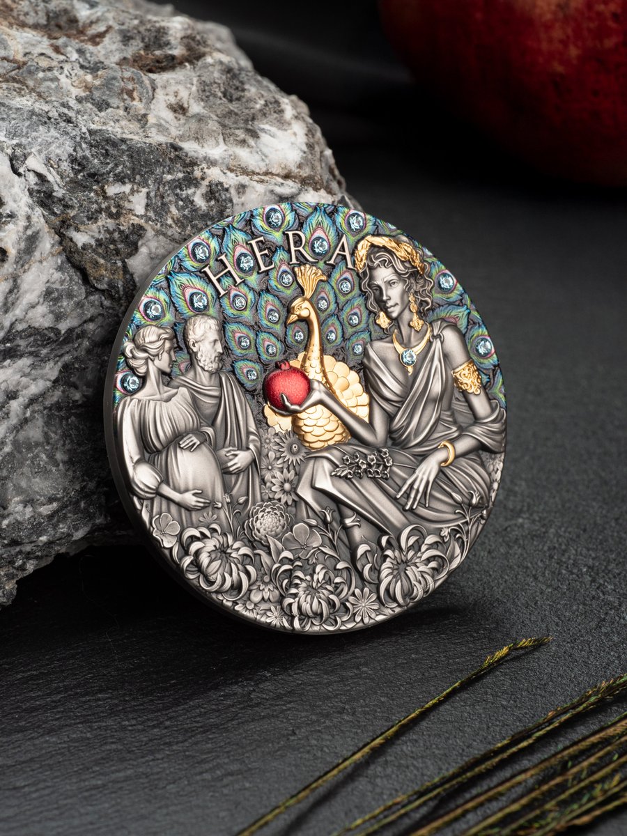 TScoinCompany's tweet image. 👑  𝗛𝗘𝗥𝗔 — a symbol that carries far more than beauty.
With  𝟮𝟯 𝗮𝗾𝘂𝗮𝗺𝗮𝗿𝗶𝗻𝗲 𝗰𝗿𝘆𝘀𝘁𝗮𝗹𝘀, deep blue-green tones, and refined high-relief detailing, this release brings Hera’s spirit to life.

#TScoin #AttentionToDetails #Hera #LimitedMintage #CollectorCoins