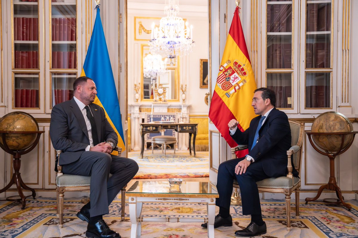 jmalbares's tweet image. España mantiene el apoyo firme a Ucrania, al gobierno de @ZelenskyyUa, a los valores que están en juego en esta guerra de agresión. El pueblo ucraniano debe poder elegir su camino en libertad y democracia.

Me he reunido con el jefe de su oficina presidencial @AndriyYermak.