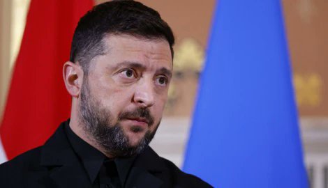 Der ukrainische Verteidigungsminister ist in die USA geflüchtet und arbeitet mit dem FBI zusammen.
Es geht um Selenskyj und Milliarden US Dollar die verschwunden sind!

Aber von der Leyen will dem korrupten Arschloch weitere 135 Milliarden geben!