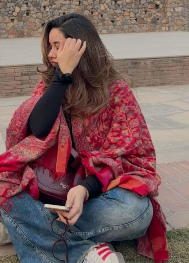 ज़िन्दगी में सारे खेल खेलो,
मगर किसी के भरोसे के साथ मत खेलो
Good night 💫🌌