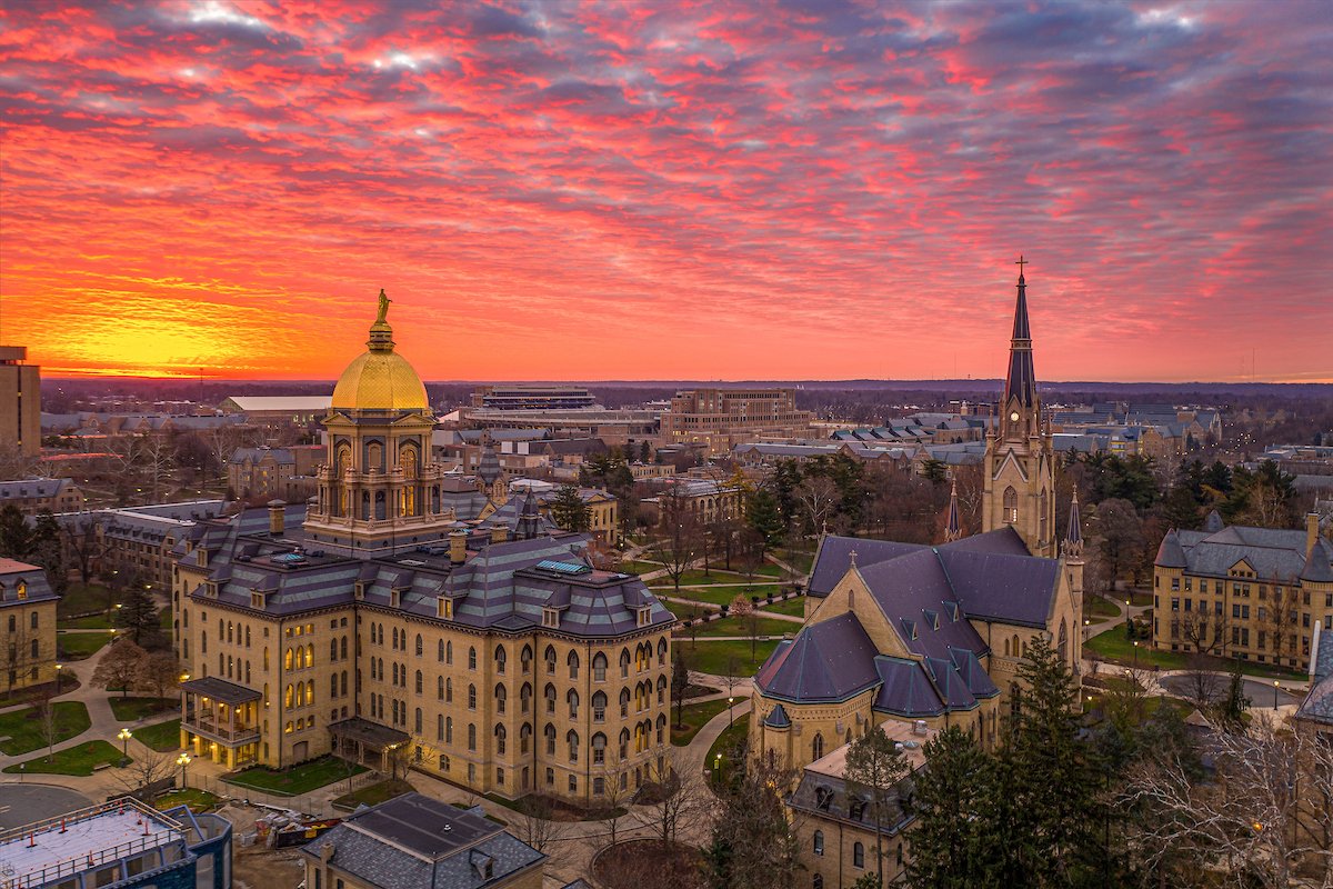 PhotosND's tweet photo. #OTD:

Matt Cashore made this gorgeous picture of a campus sunrise in 2020 https://t.co/2UDqvbn3mg