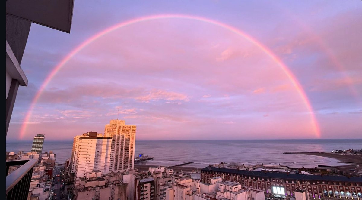 ✅🌈 Confirmado: ¡Mar del Plata es la ciudad más linda del país para recibir los arcoiris!

🔙 La semana pasada, el clima nos regaló uno espectacular y todavía estamos maravillados ✨

Si proponemos declarar a la ciudad como Capital Nacional del Arcoiris, ¿apoyan la moción? 😉