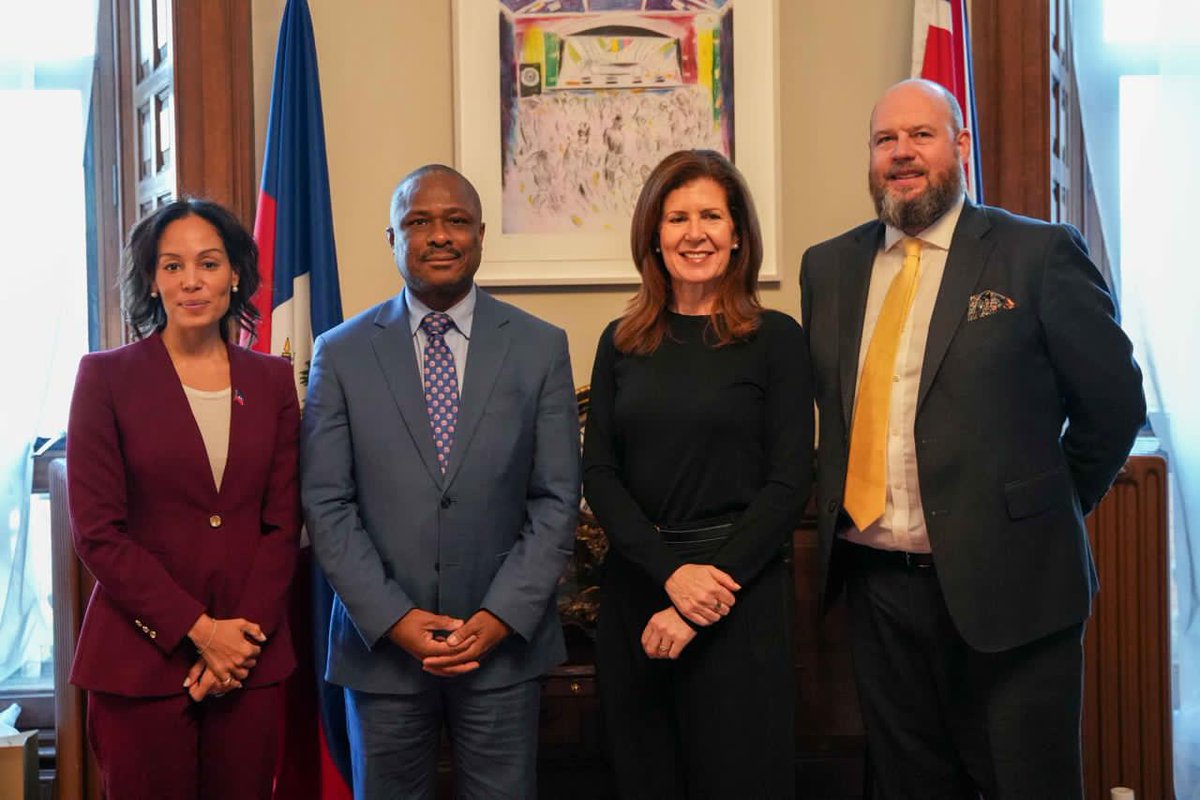 MAE_Haiti's tweet image. Le Chancelier haïtien, son Excellence Jean-Victor Harvel JEAN-BAPTISTE accompagné de l’Ambassadeur d’Haïti auprès de sa Majesté Britanique, Madame Anaise MANUEL a été reçu aujourd’hui 17 novembre par la Baronne Jenny CHAPMAN, Ministre d’État chargée du Développement…