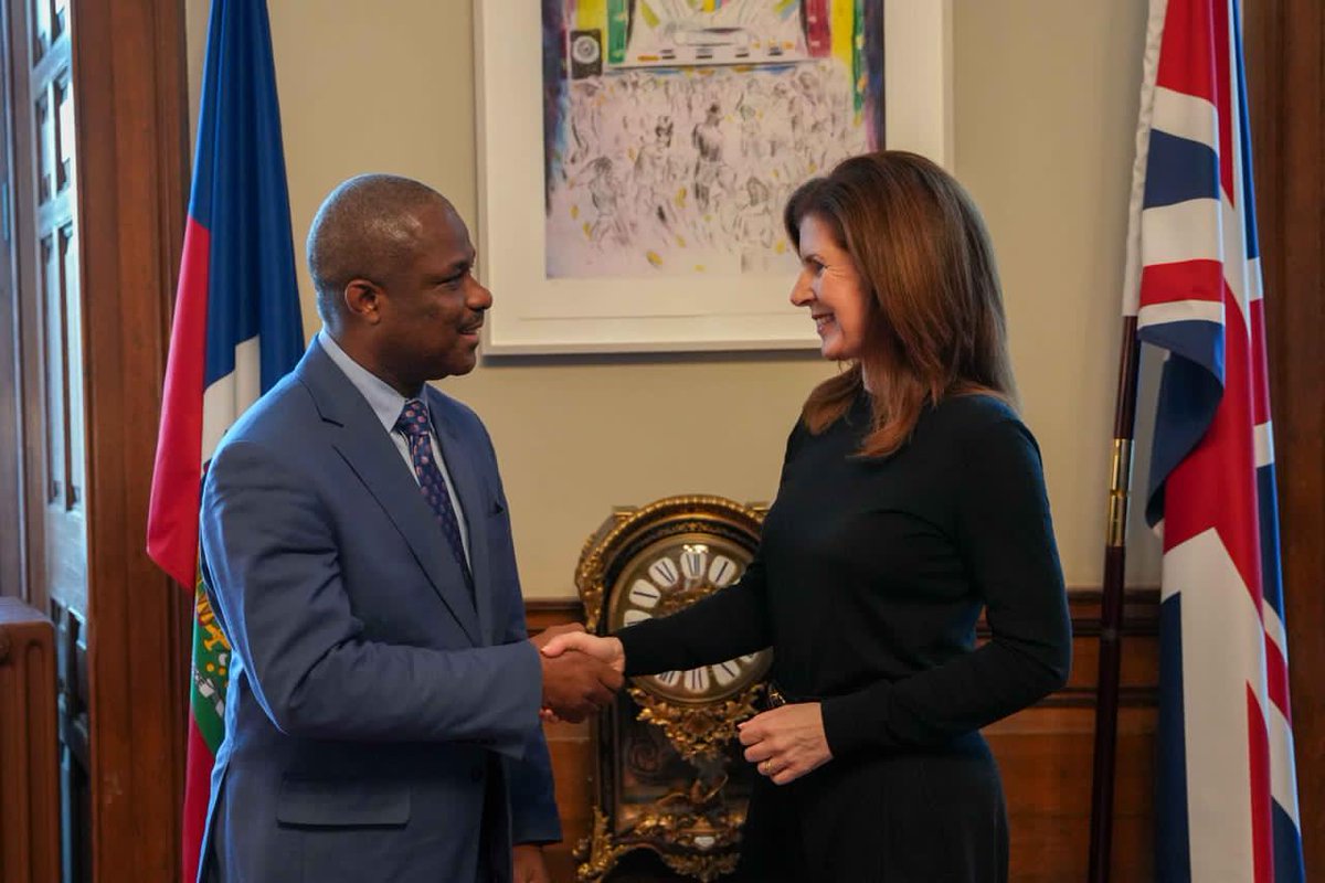 MAE_Haiti's tweet image. Le Chancelier haïtien, son Excellence Jean-Victor Harvel JEAN-BAPTISTE accompagné de l’Ambassadeur d’Haïti auprès de sa Majesté Britanique, Madame Anaise MANUEL a été reçu aujourd’hui 17 novembre par la Baronne Jenny CHAPMAN, Ministre d’État chargée du Développement…
