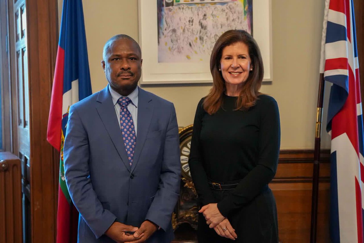 MAE_Haiti's tweet image. Le Chancelier haïtien, son Excellence Jean-Victor Harvel JEAN-BAPTISTE accompagné de l’Ambassadeur d’Haïti auprès de sa Majesté Britanique, Madame Anaise MANUEL a été reçu aujourd’hui 17 novembre par la Baronne Jenny CHAPMAN, Ministre d’État chargée du Développement…