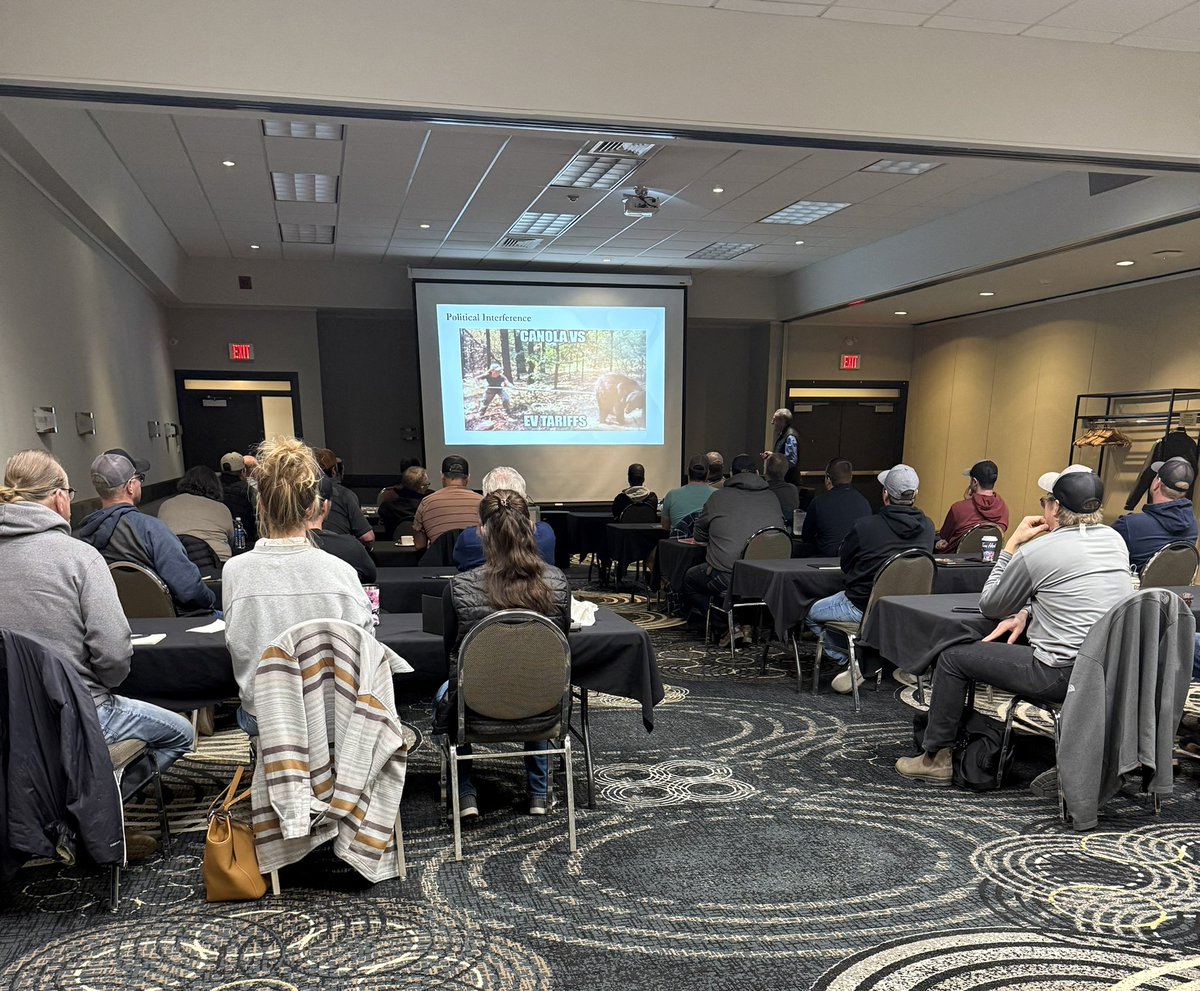 StoneX_Bell's tweet image. Packed house this morning in Brandon to kick off our StoneX workshop tour. 
Next stop Regina!