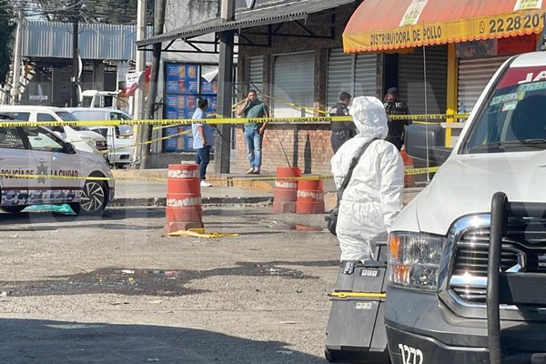 Que chula es Puebla con <a href="/armentapuebla_/">Alejandro Armenta</a> 

Asesinan de cinco disparos a propietario de distribuidora de pollo en la Central de Abasto de Puebla