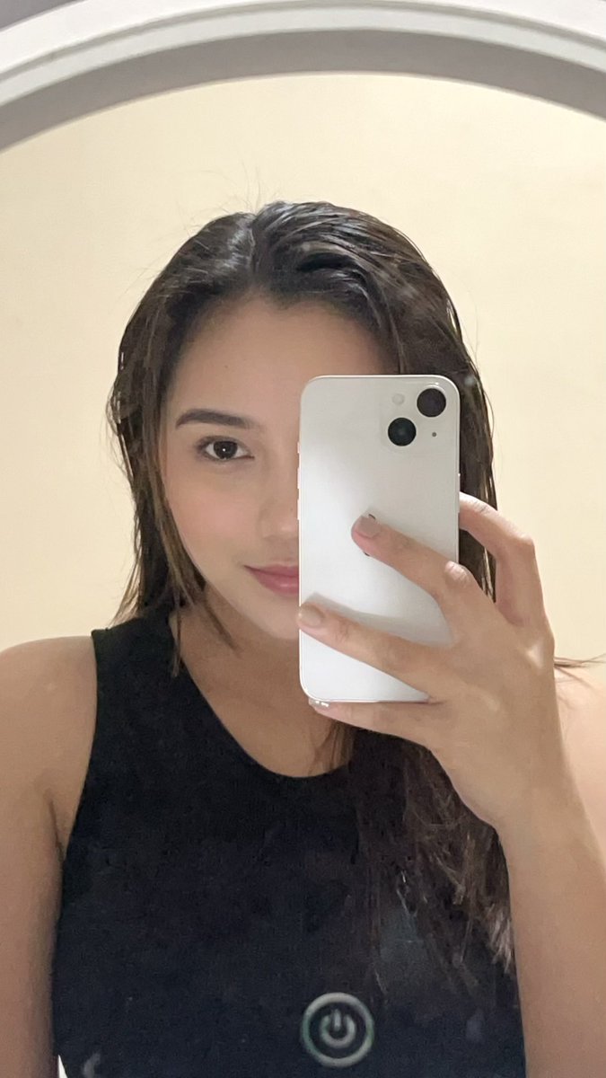 Jooeellaaa's tweet photo. 👀 https://t.co/sB3noAuES0
