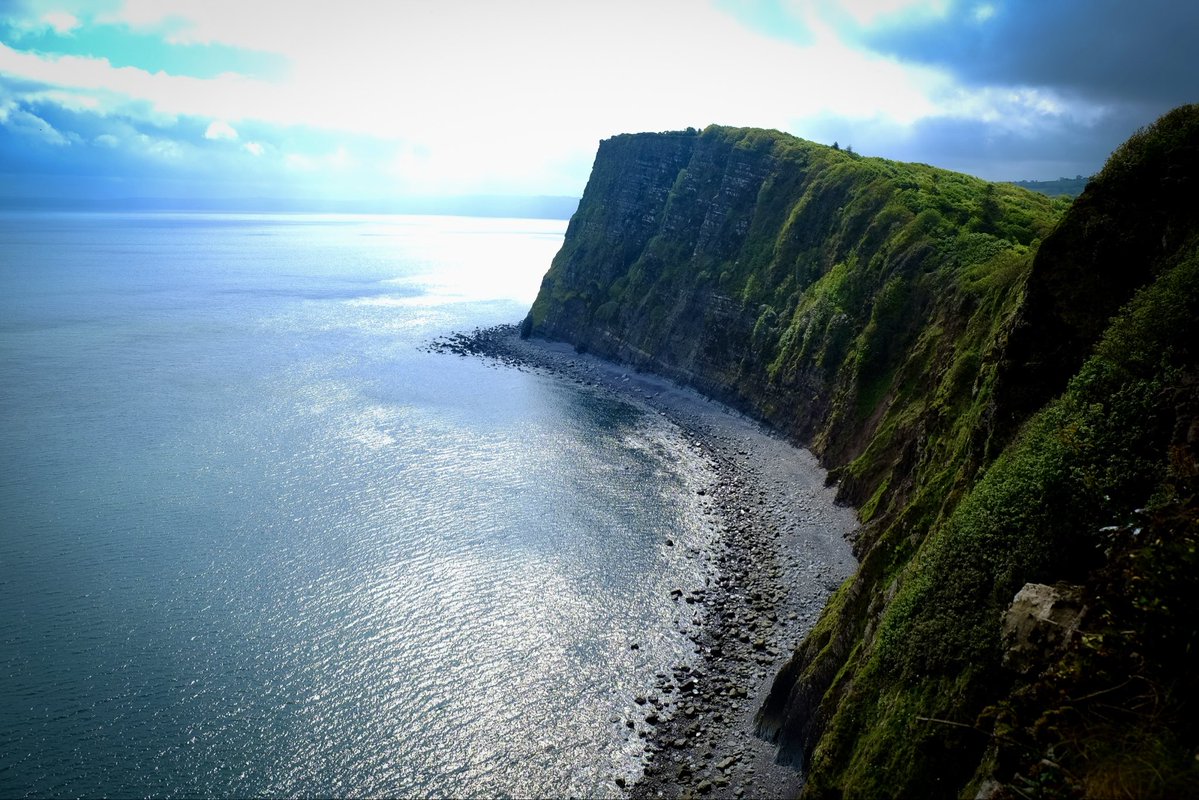 thisdevon's tweet image. Same place on different days ! Looking West and then East ! Stunning #Devon coastline #this_devon you don’t need to travel around the world to see breathtaking scenery #onyourdoorstep @hartlandpeninsula @devonlifemag
