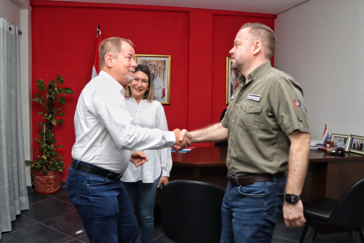 💪🏽✍🏽Articulando acciones para fortalecer la formación en Boquerón.

El Director General del SNPP, <a href="/JoseCoglioloA/">José Cogliolo</a>, acompañó a la Ministra de Ministerio de <a href="/MTESS_PY/">Ministerio de Trabajo, Empleo y Seguridad Social</a>, <a href="/monicarecalded/">Monica Recalde</a>, a la Vice Ministra de Empleo, <a href="/veronicalopezb2/">Verónica López</a>, y al Gobernador de Boquerón, Harold Bergen, en una