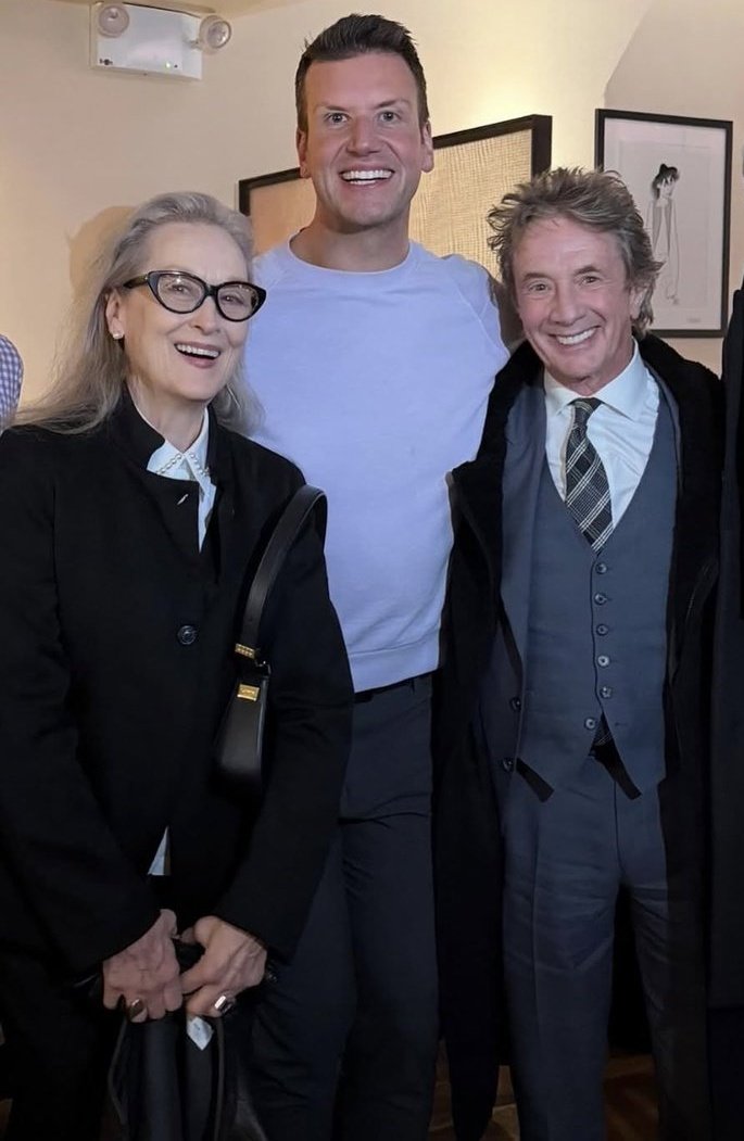 finally an hd pic, what’s going on i’m not used to this 😭😭