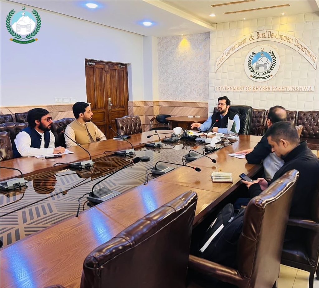 LGKPGovt's tweet photo. Director Reforms chaired a meeting on social media strategy, urging media teams to actively monitor citizen complaints and feedback for improved service delivery
#lgerdd #localgovernment #GoodGovernance #localgovtkp #reforms
@CSKPOfficial https://t.co/ocmEzIsABO
