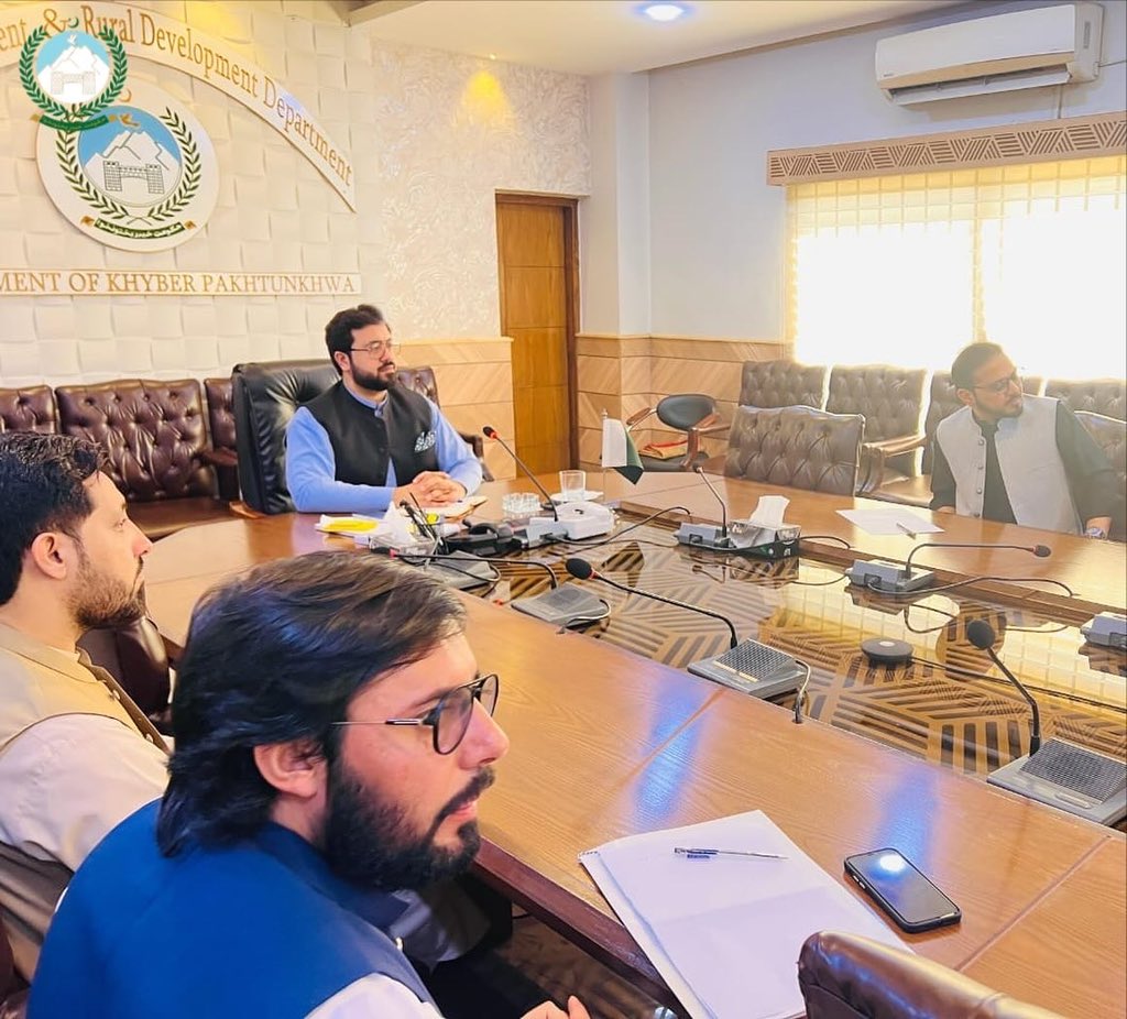 LGKPGovt's tweet photo. Director Reforms chaired a meeting on social media strategy, urging media teams to actively monitor citizen complaints and feedback for improved service delivery
#lgerdd #localgovernment #GoodGovernance #localgovtkp #reforms
@CSKPOfficial https://t.co/ocmEzIsABO