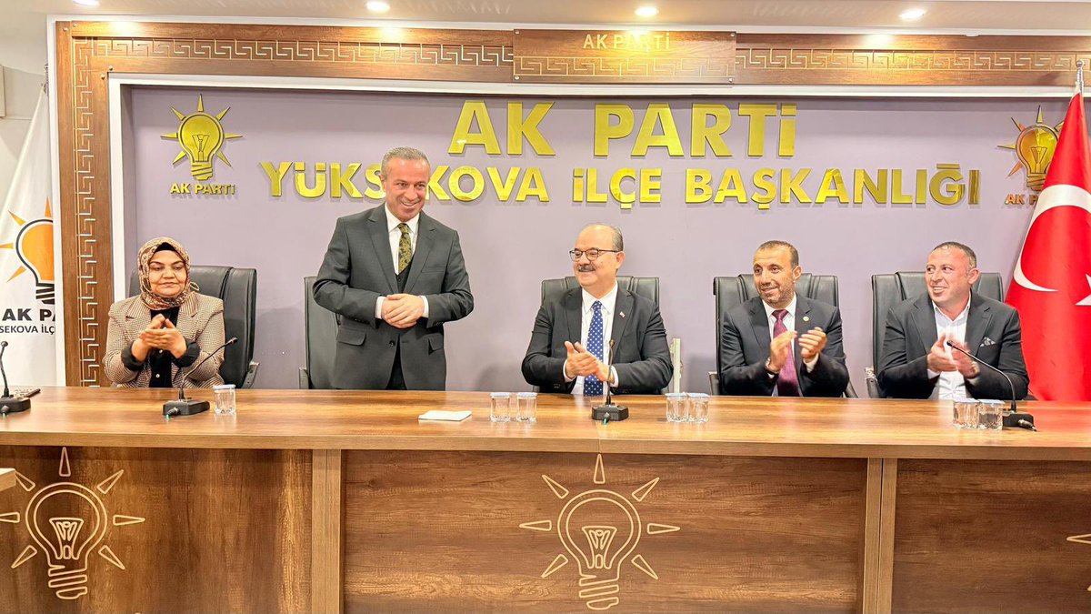 gulsumisgorer35's tweet photo. 📍Yüksekova İlçe Başkanlığı
Kültür ve Turizm Bakan Yardımcımız Sn. @serdar_cam beyin teşrifleriyle; il başkanımız Sn @KayaZeydin 
İlçe Başk  Sn @BurhanYASAR30 ve teşkilatımızın katılımlarıyla 
Yüksekova İlçe Danışma Meclis Toplantımızı gerçekleştirdik. @RTErdogan @abuyukgumus https://t.co/PAOohMbEkl