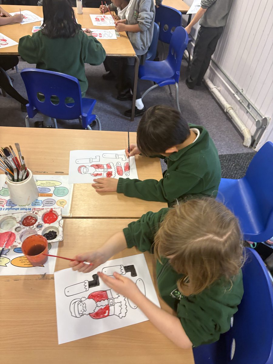 ManorParkSchSM1's tweet image. Year 2 is officially kicking off the festive season! 🎶 Our talented class designed beautiful split pin Santas &amp;amp; Elves for our hall decorations today. Plenty of Christmas music and creative cheer! Great work, everyone! ✂️🎨 #WeAreLeo