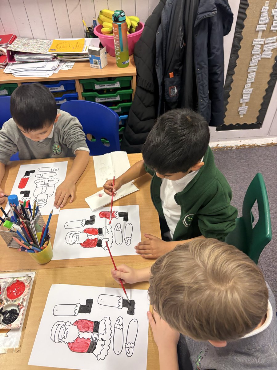 ManorParkSchSM1's tweet image. Year 2 is officially kicking off the festive season! 🎶 Our talented class designed beautiful split pin Santas &amp;amp; Elves for our hall decorations today. Plenty of Christmas music and creative cheer! Great work, everyone! ✂️🎨 #WeAreLeo