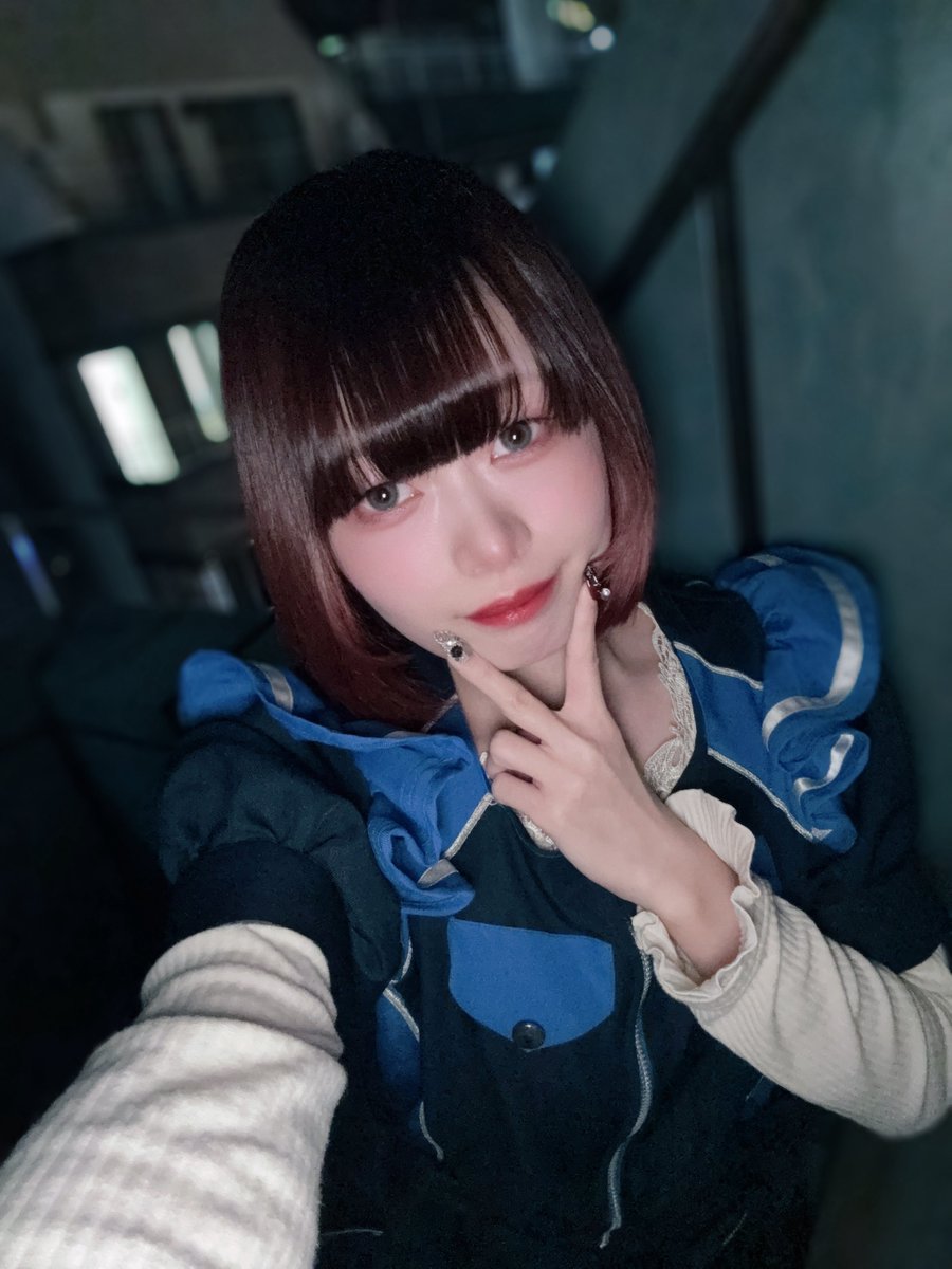 やっとツイートできる！
銀河いんしてます👾

まったりだよ〜ん🥲
平日だけど来てくれる人…？

朝5時まで待ってます！
#アニソンバー銀河  #コンカフェ #恵比寿