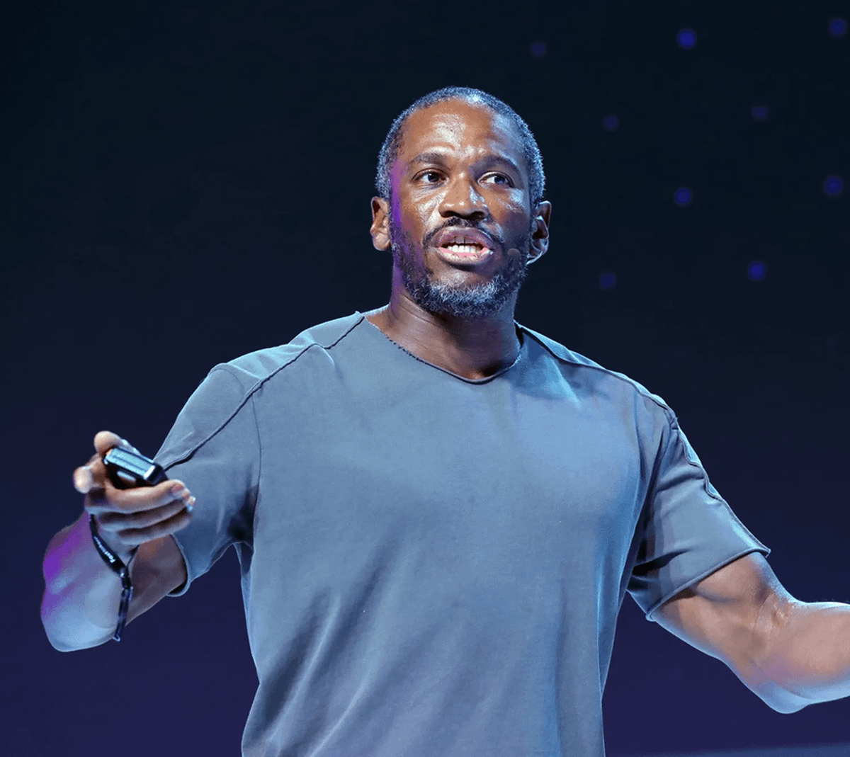 ᴛʀᴀᴄᴇʀ tweet media