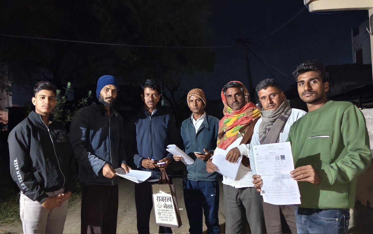 जिस तरह से आज हम अपने बड़ों के 2002, 2003 के वोट ढूंढ रहे हैं,
 आने वाले समय मे हमारी नस्ले हमारे कागज ढूंढ रही होंगी कि 2025 में जब #SIR हुई थी तो हमारे दादा या परदादा ने अपना नाम दर्ज कराया था या नहीं, और अगर  किसी वजह से उन्हें हमारा नाम 2025 की वोटर लिस्ट मे नहीं मिला तो ?
आप