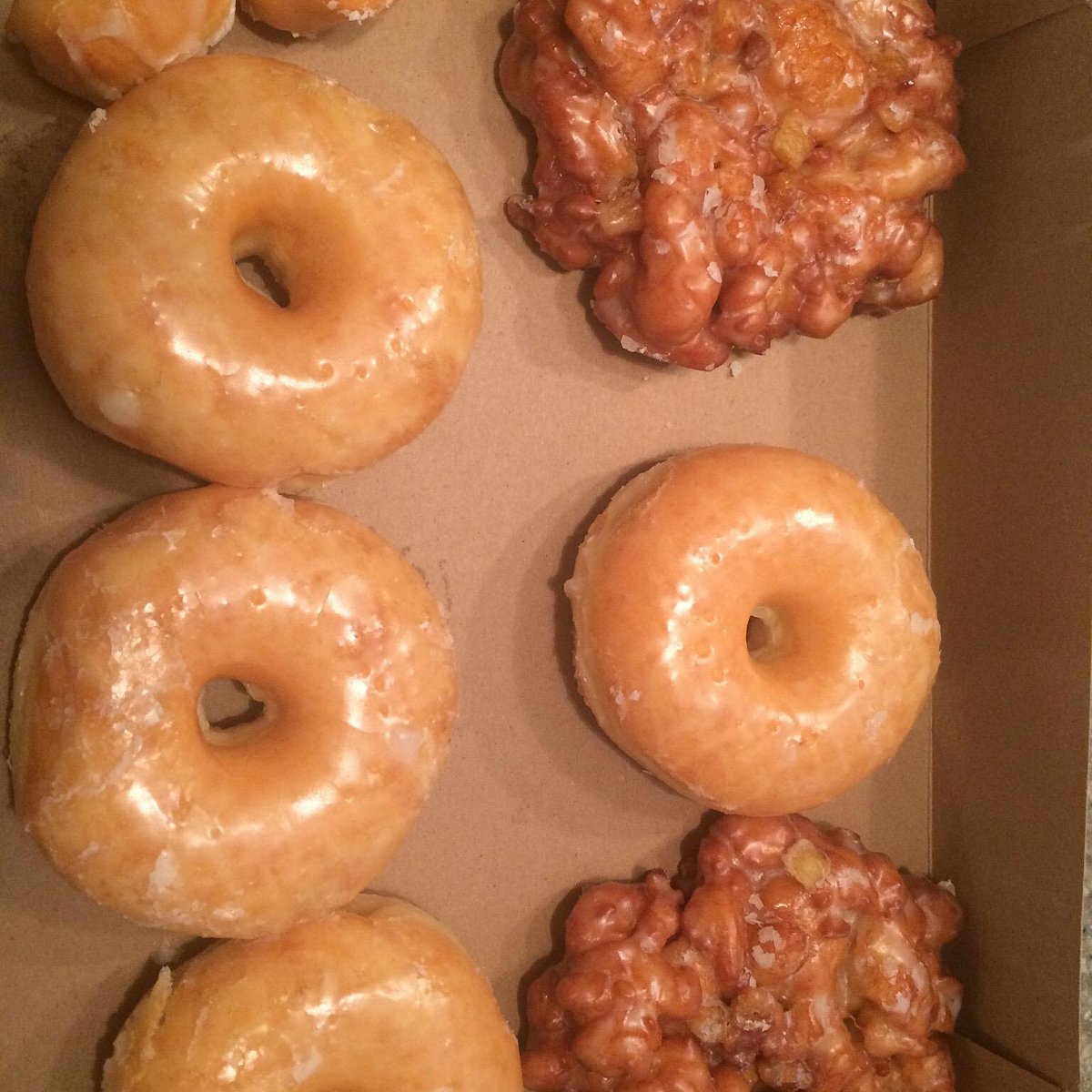 RetroHighway's tweet image. Donut or Apple Fritter?