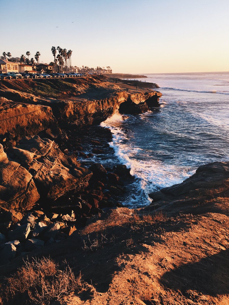 COSAirport's tweet image. 🏖️Beaches and warm weather are waiting for you, five times per week to be exact!☀️😎

Fly nonstop from COS to @SanDiegoAirport (SAN) on @southwestair. 🌴 Explore Southern California just in time for the holidays!

✈️Book your flight at southwest.com

#SanDiego #FlyCOS