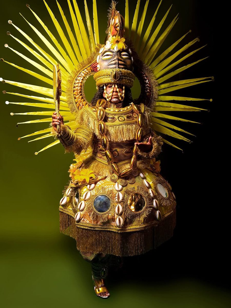 ocarnavalcarioc's tweet image. Fantasia do Império Serrano: “Brilham os olhos d’Água” 🎊🎉 Curta, comente e compartilhe 😉 #carnaval #sapucai #samba #adoro #fantasia