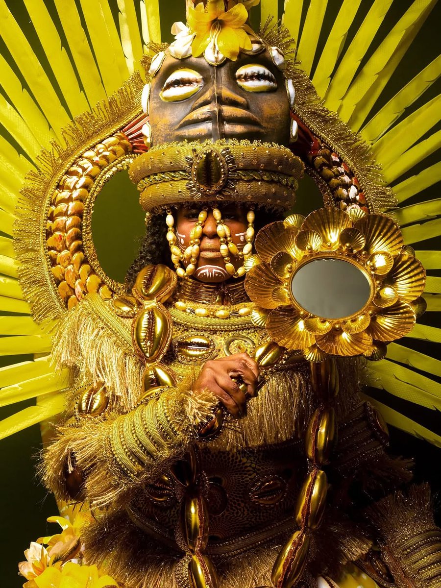 ocarnavalcarioc's tweet image. Fantasia do Império Serrano: “Brilham os olhos d’Água” 🎊🎉 Curta, comente e compartilhe 😉 #carnaval #sapucai #samba #adoro #fantasia