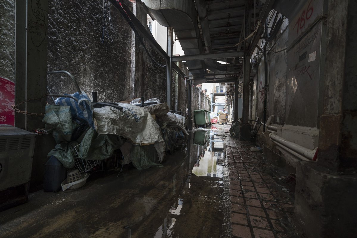 sainimatic's tweet image. The single biggest level up tip I know in art is to look at reality, not at other media. You want to make a cool gritty cyberpunk alley, look at actual alleys, not at Blade Runner. To design an armor, look at real historical armors, not at fantasy films. Go to the source.