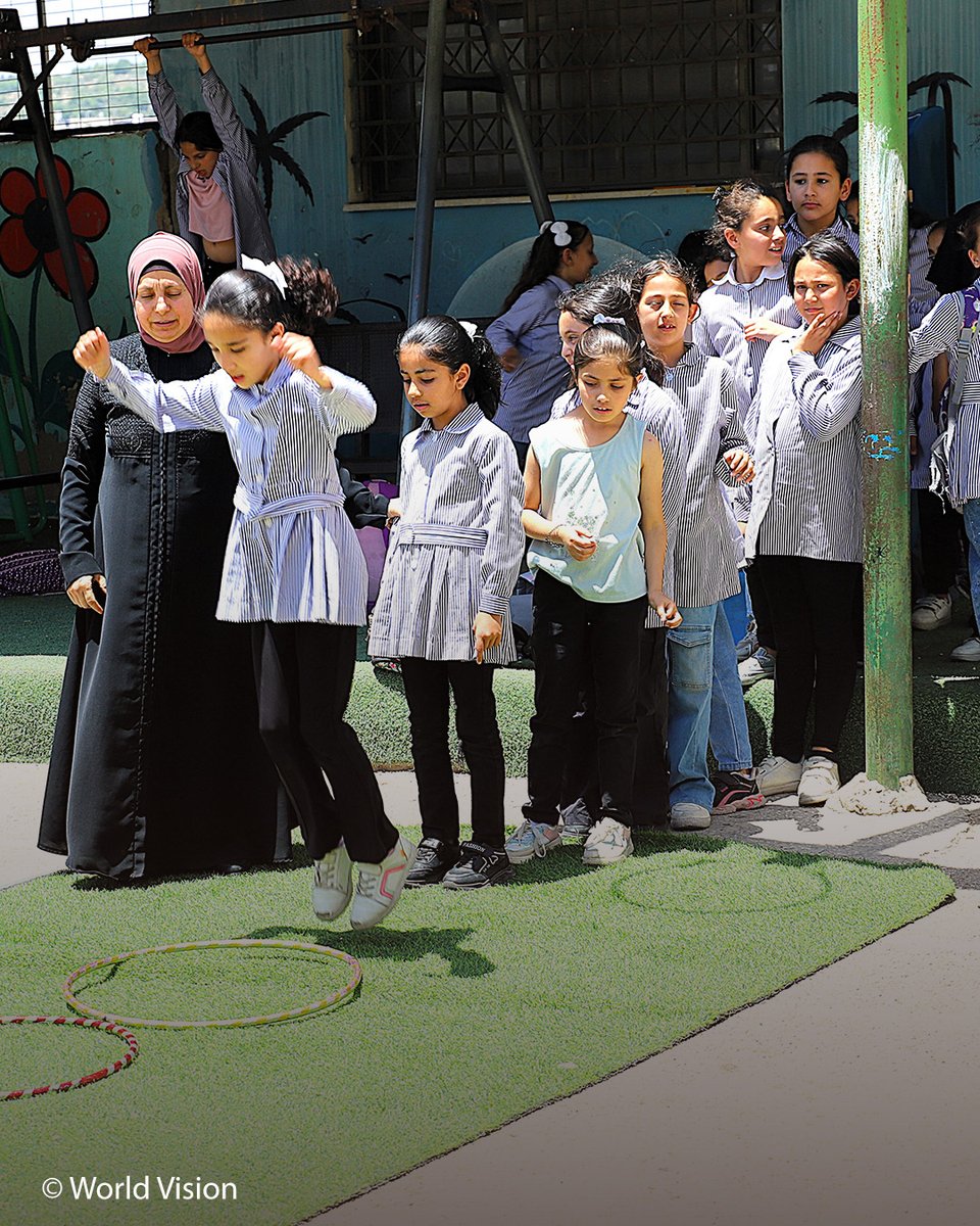 📢Las ONG del #ComitéDeEmergencia  trabajan para que las familias en #Cisjordania puedan recuperar esperanza.

⛑️Con programas de apoyo psicosocial, y espacios seguros para la infancia, ayudan a reconstruir vidas en medio de la crisis.

Colabora👉
comiteemergencia.org