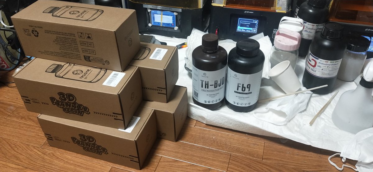 tyuunitokaiuna's tweet image. レジン大量着弾 　在庫の勢力図入れ替わったぜ
デーモンコアの生産も落ち着いてきたので一台をテスト用に回すわよ