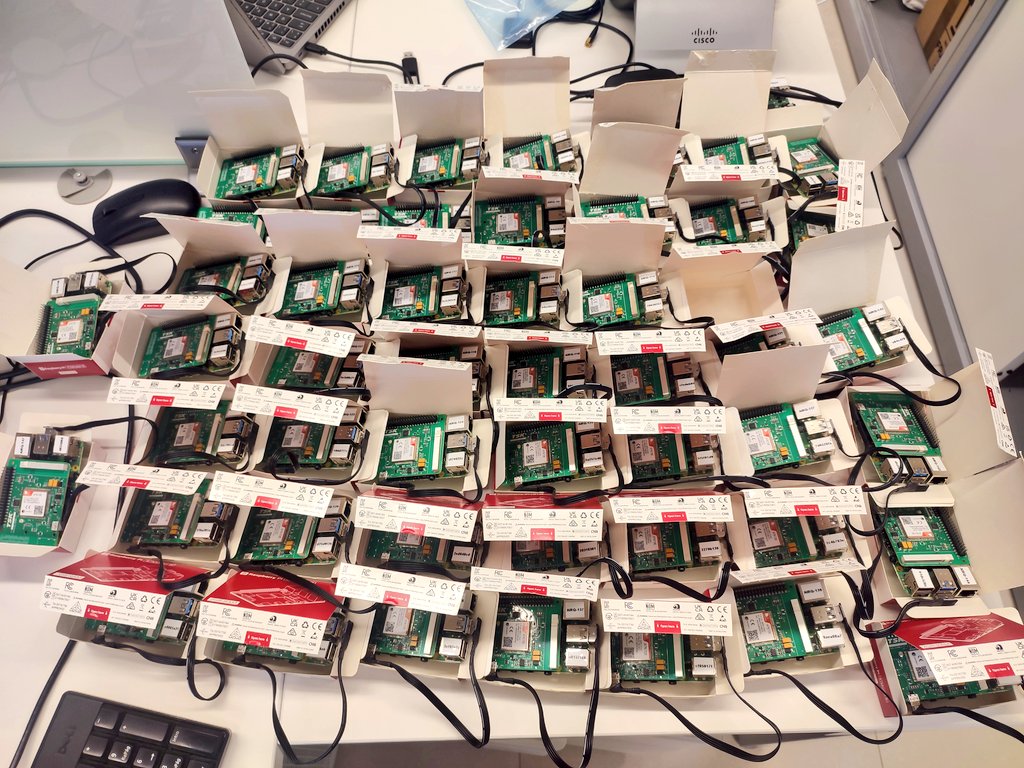 AlexCorvis84's tweet image. Tener la mesa llena de @Raspberry_Pi 

Descripción grafica 👇🏻👀😅