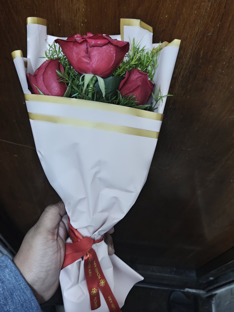 hawwkeyem's tweet image. 4 years in she&apos;s still the one who gets me the flowers.
4 years you have tolerated me and been by my side making my life beautiful and worth living with each and every passing day.
Here&apos;s to 4 more decades atleast 
Love you lots tanu